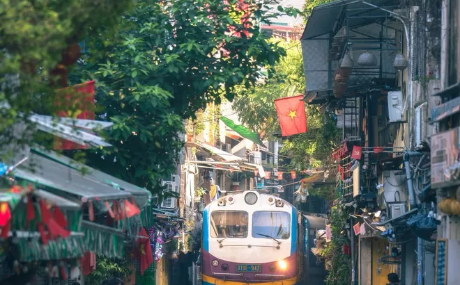 Mùa thu Hà Nội khiến người đi xa nhớ mãi, người vừa đến đã đem lòng yêu.